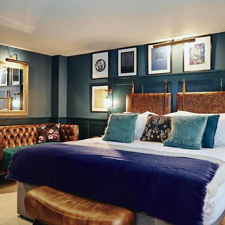 Kings Arms - Egham-Windsor Hotel Bagian luar foto