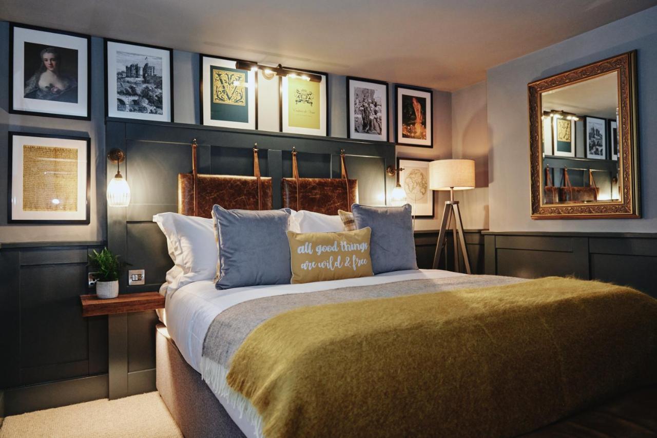 Kings Arms - Egham-Windsor Hotel Bagian luar foto