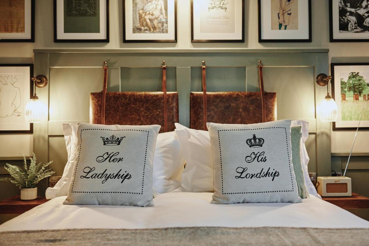 Kings Arms - Egham-Windsor Hotel Bagian luar foto
