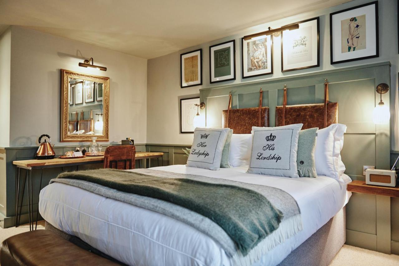 Kings Arms - Egham-Windsor Hotel Bagian luar foto