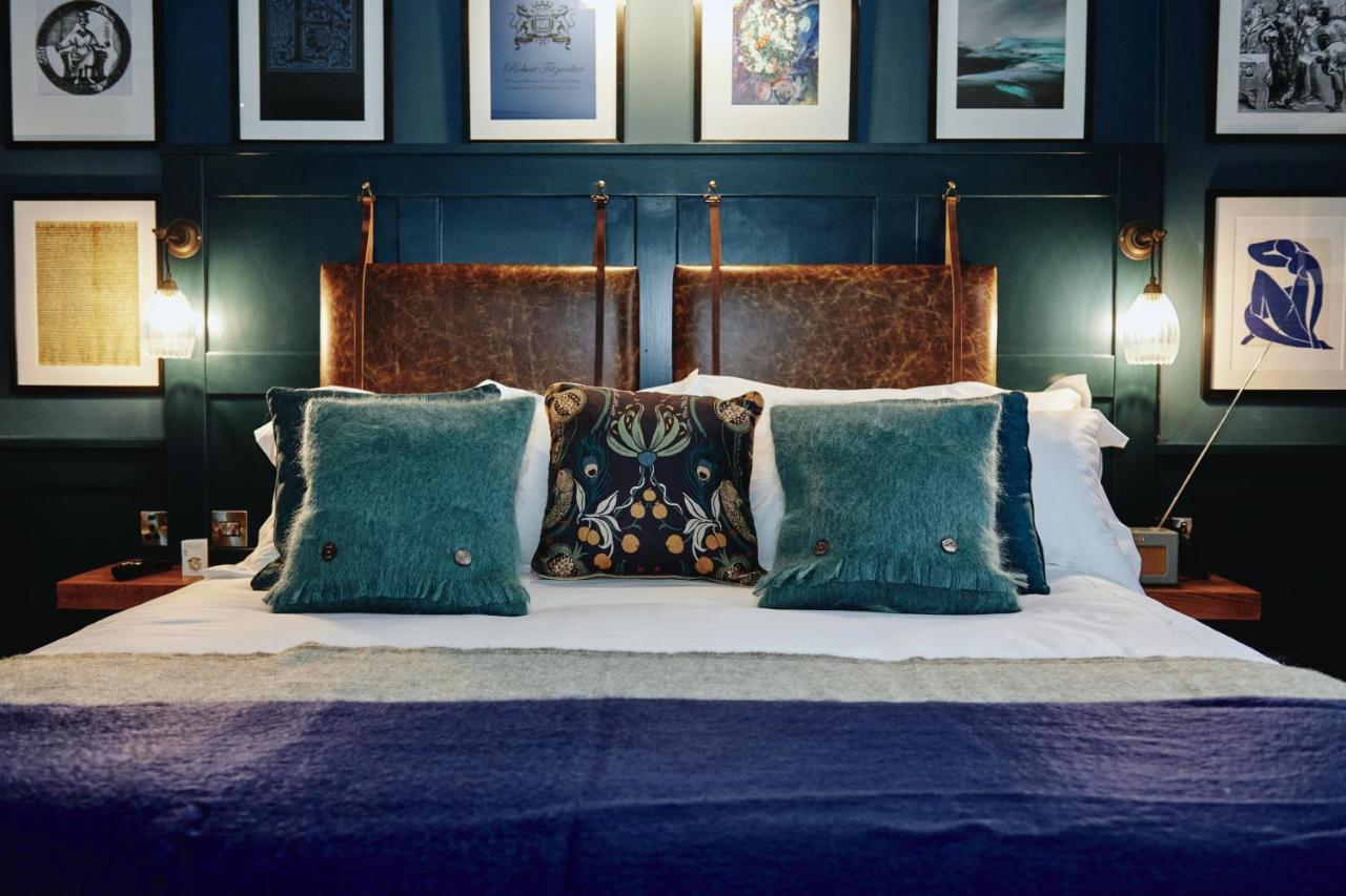 Kings Arms - Egham-Windsor Hotel Bagian luar foto